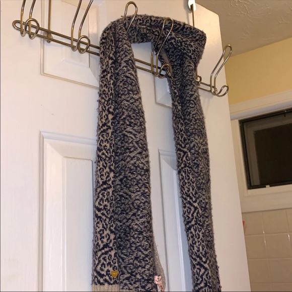 Cheetah Scarf and Beanie - Picture 2 of 6